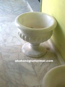 afyon-beyaz-mermer- ciceklik-saksi-pz-011 ÖLÇÜLERİ : FİYATI : SATIN AL