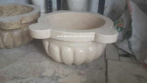 kavun dilimli bej mermer kurna ku-041 ölçüleri : 45x25 cm fiyatı : 600 tl